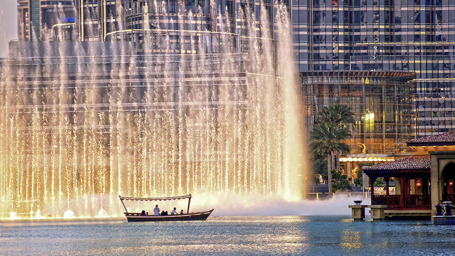 Прогулка у фонтана